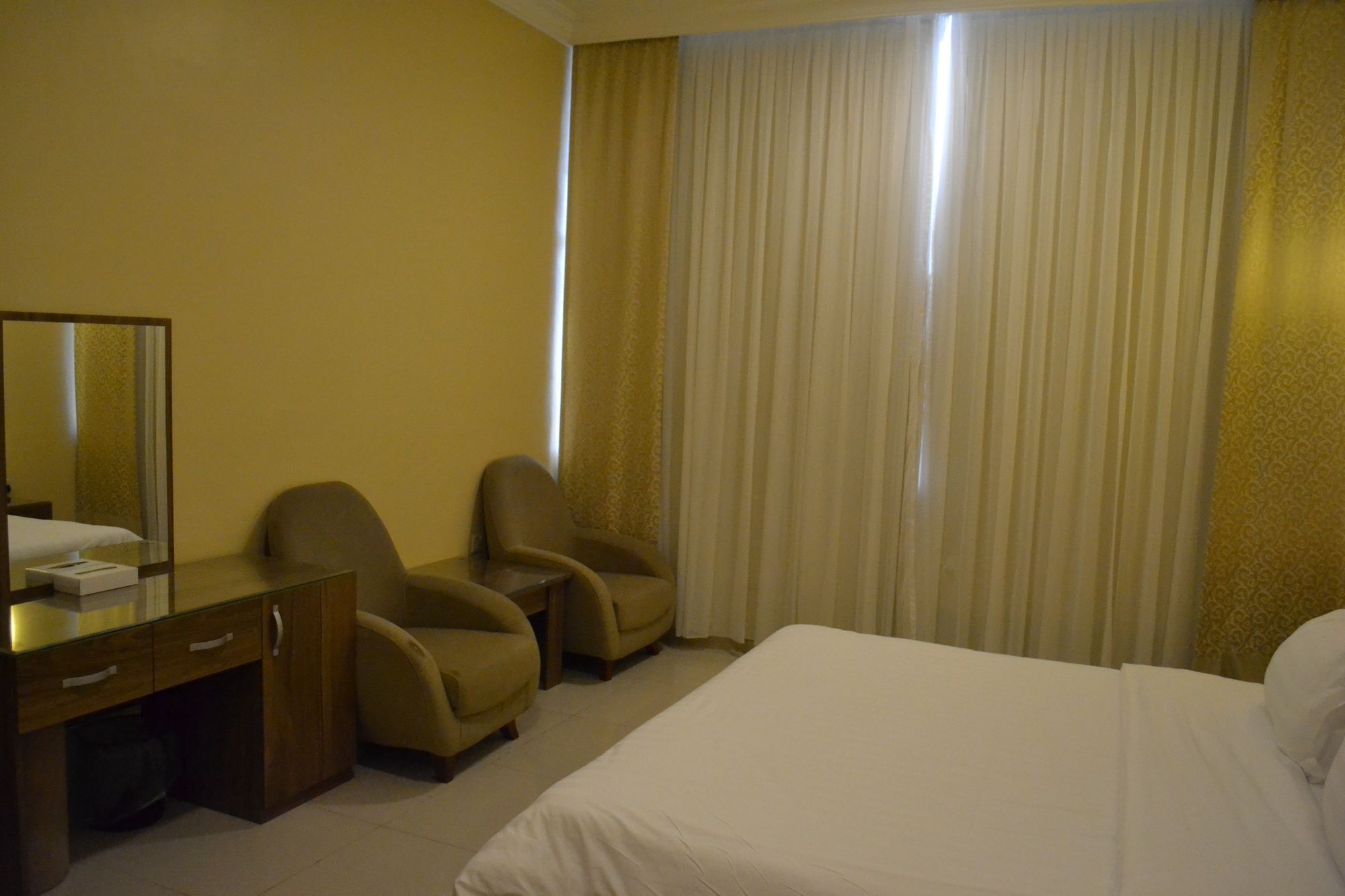 Platinum The First Hotel Medina Bagian luar foto