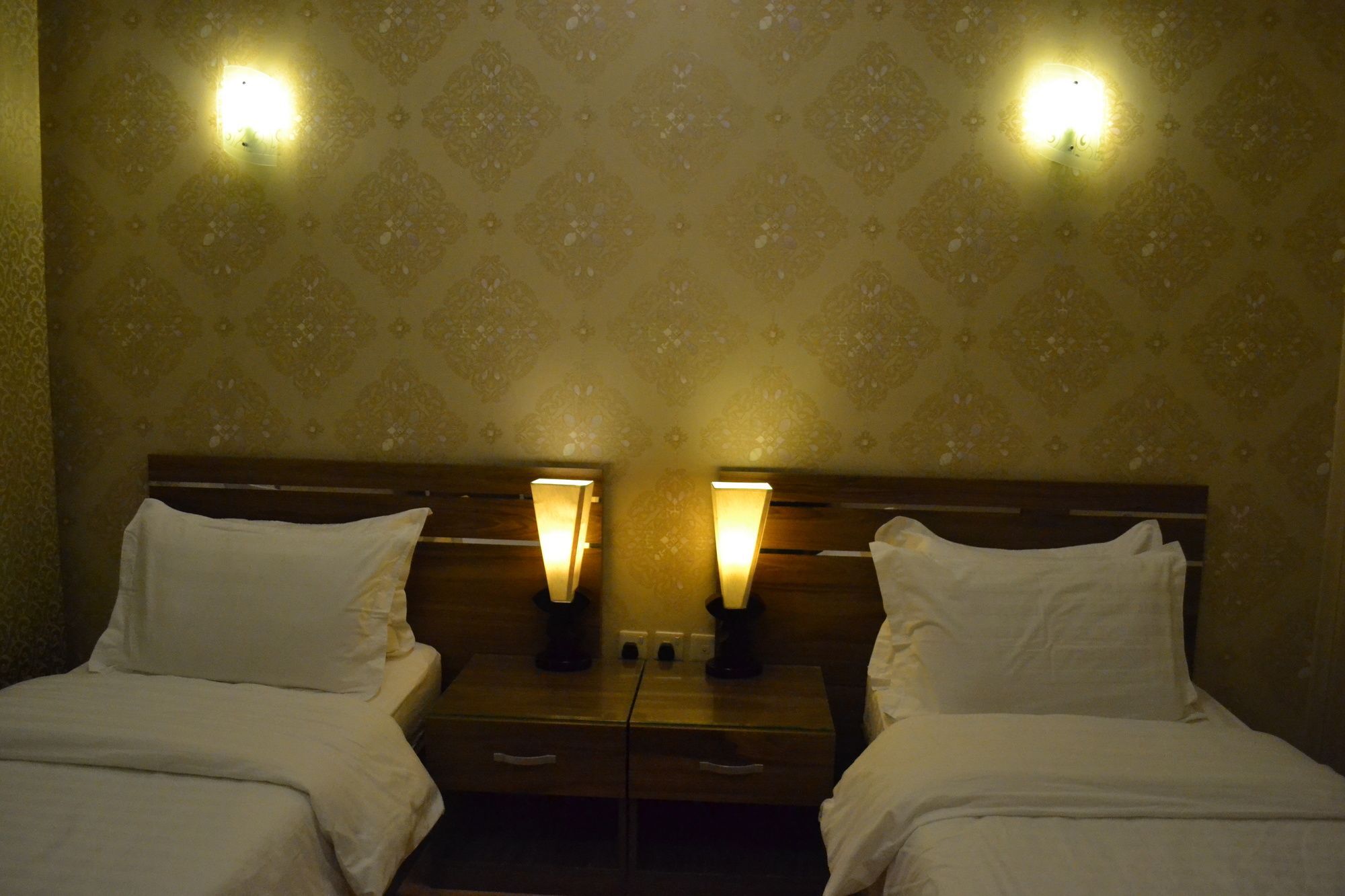 Platinum The First Hotel Medina Bagian luar foto
