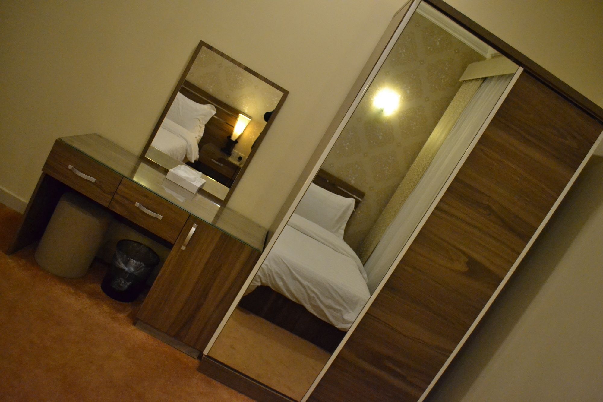 Platinum The First Hotel Medina Bagian luar foto